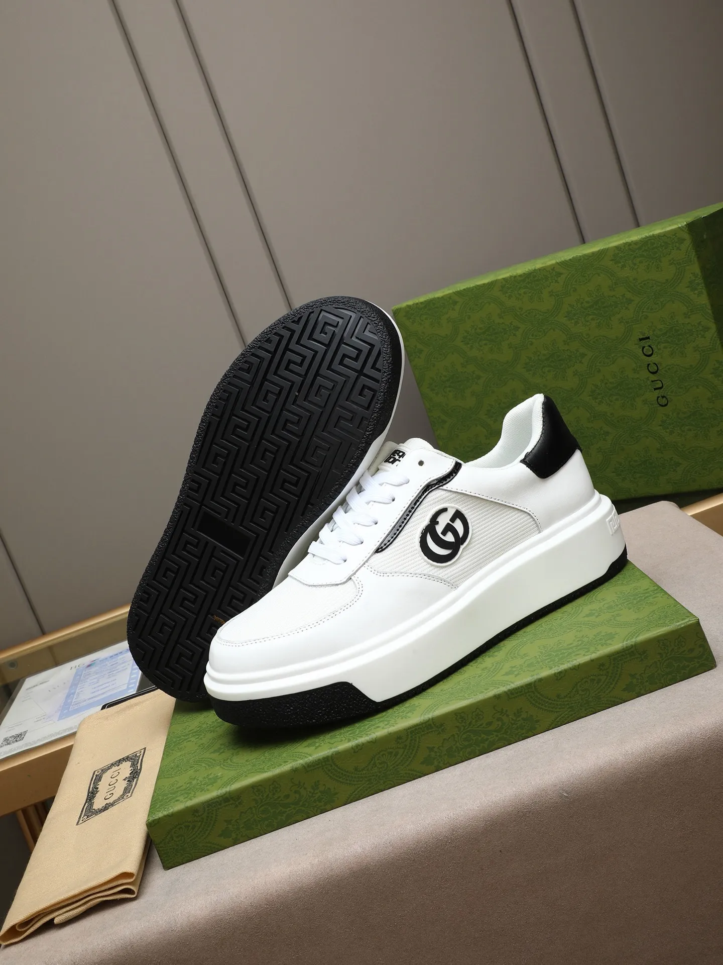 Men's shoes 💰480 New men's shoes GUCCI Fashion trend Made of first-layer calfskin ➕ washed sheep lining! The foot feels super comfortable and the workmanship is impeccable. Foam ultra-light outsole, size: 38-44 (45 customized) 3 colors to choose from!